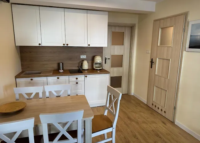 Trzy Kroki Od Morza *